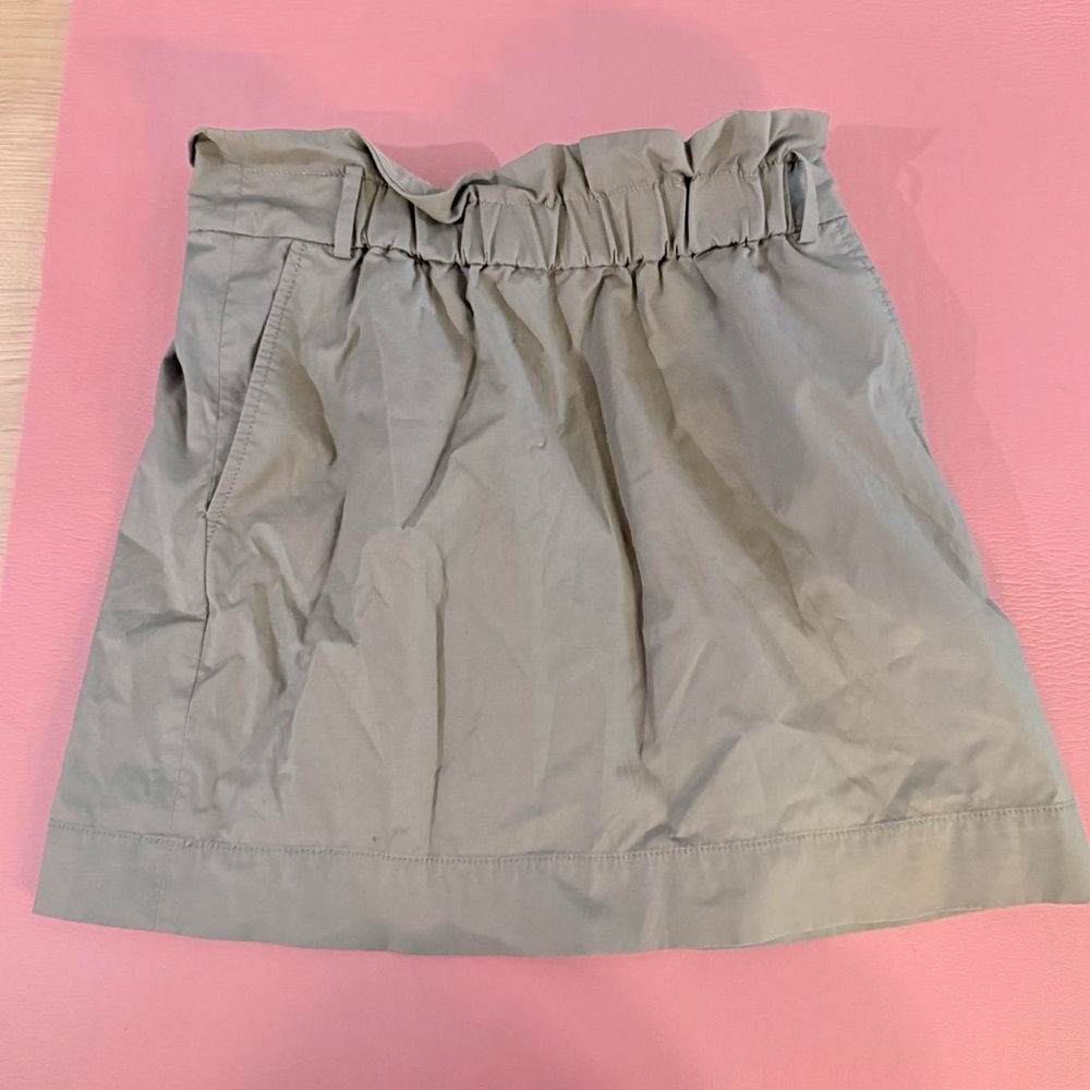 Banana Republic Khaki/olive green Elastic Waist mini skirt size 4 petite